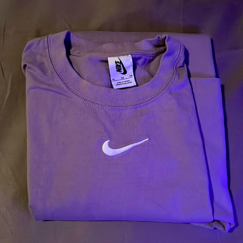 Center Swoosh Tee - Lavender - XL